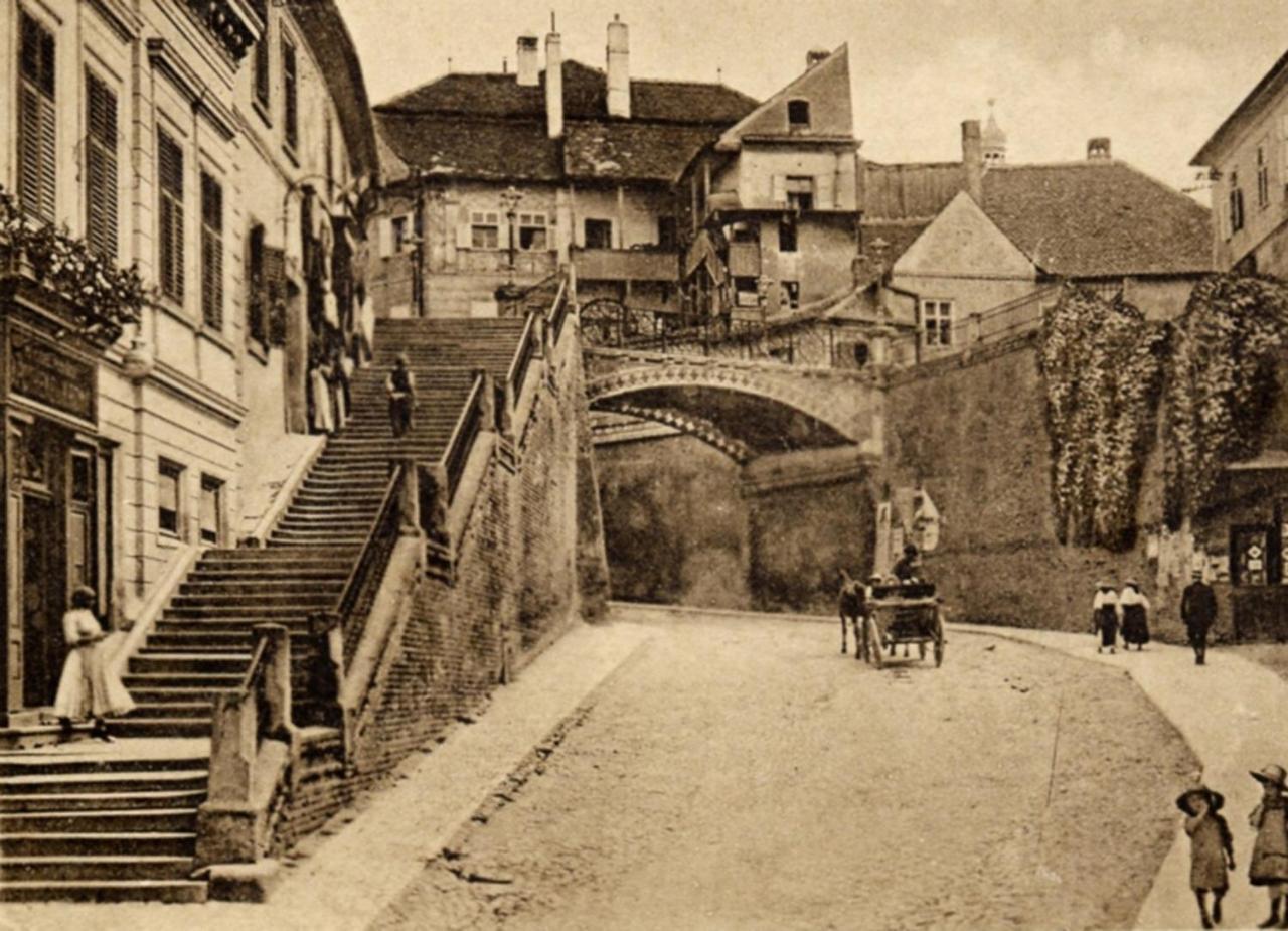 Zur Krone Sibiu Buitenkant foto